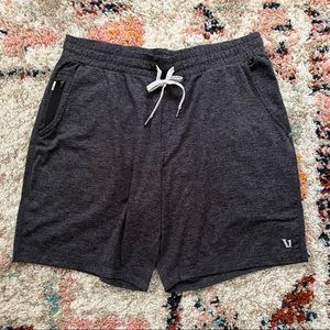 Vuori Men’s Ponto Shorts in Charcoal Heather Gray Large V344